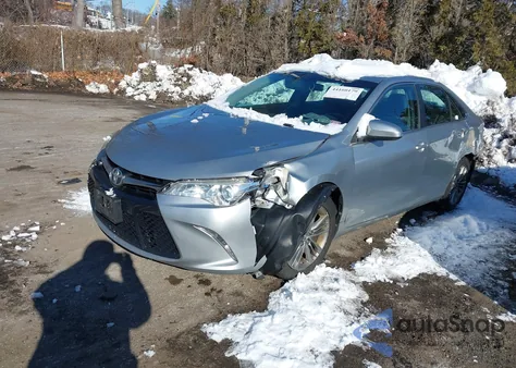 2015 Toyota Camry Se z USA, uszkodzony, nr VIN 4T1BF1FK4FU922838